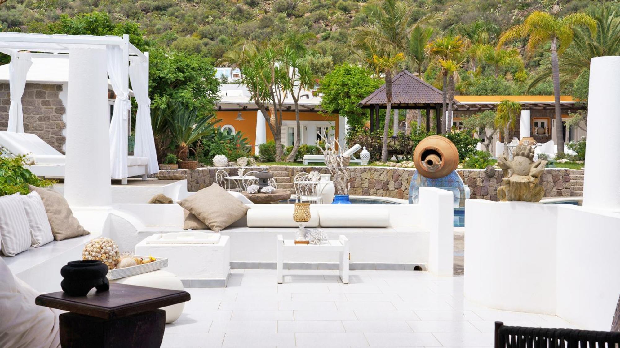 Oasi Hotel 4*
